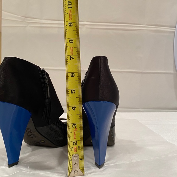 BCBG 3 toned heels New! 🥰 - Picture 3 of 9